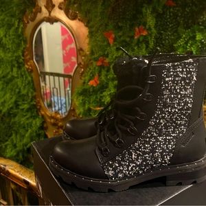 MARKED DOWN! Brand NEW women’s Sorely boots